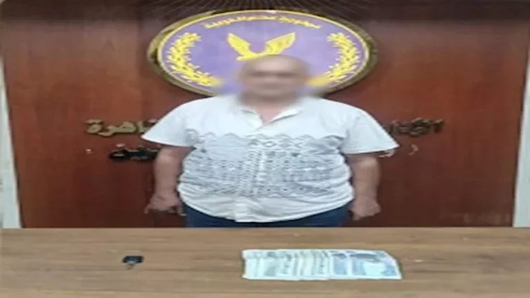 ضبط شخص انتحل صفة موظف للنصب على أصحاب المحال في حي القاهرة