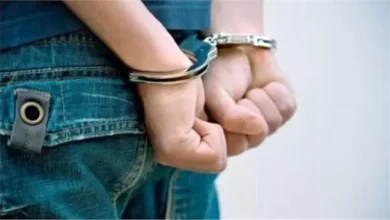 "ضبط عاطل اعتدى على شقيقتي زوجته بعصا في منطقة السلام إثر خلاف حول لعب الأطفال"