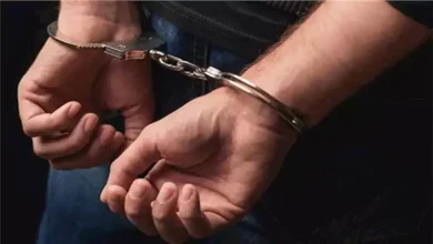 "ضبط عاملين في سوهاج بعد تداول صور لسخرية من مسن أمام المخبز"