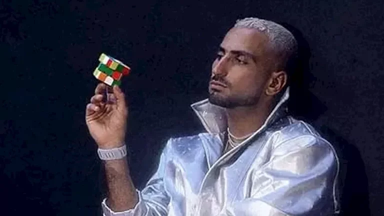 طارق الشناوي يوضح: هل أغنية محمد الشرنوبي تدعم المثلية؟