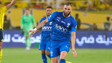 عقلة خارج الملعب.. دعوات قوية لإبعاد بنزيما عن الهلال!