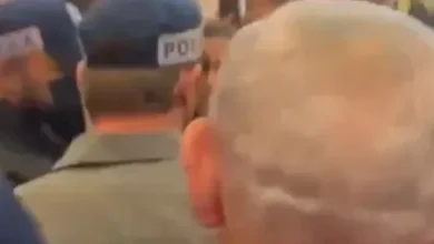 علامة غريبة على رأس نتنياهو تثير تساؤلات حول طبيعتها (فيديو)