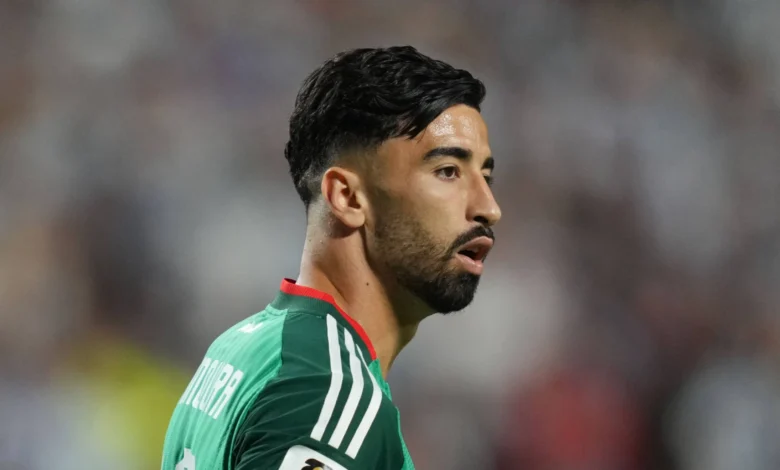 عمورة يقترب من الانتقال إلى الدوري الفرنسي في صفقة غير متوقعة