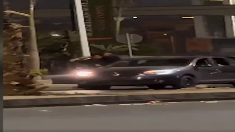 فتاة في الشيخ زايد تتصدى لشابين يحاولان اختطافها إلى سيارة