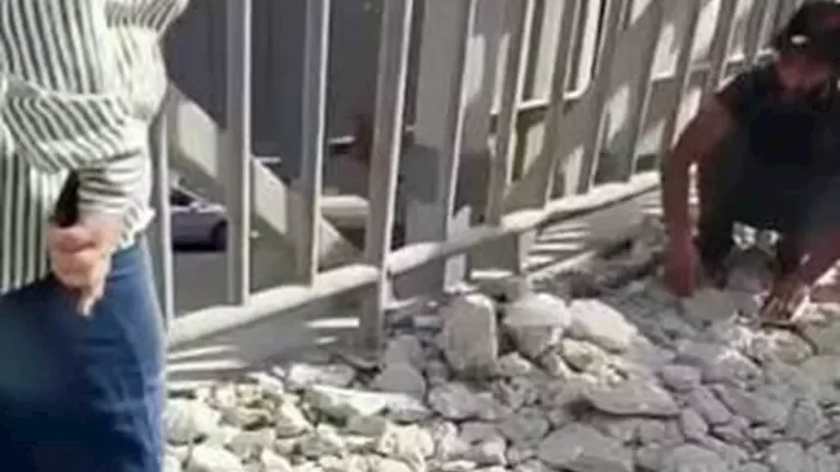 "فيديو أسياخ حديد كوبري الهضبة الوسطى بالمقطم: توضيح حول أعمال الصيانة بعد شائعات السرقة" 1 "فيديو أسياخ حديد كوبري الهضبة الوسطى بالمقطم: توضيح حول أعمال الصيانة بعد شائعات السرقة"