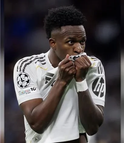 فينيسيوس جونيور يعبر عن رد فعله بعد تجديد عقده مع ريال مدريد (صورة)