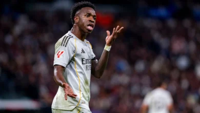 فينيسيوس يوضح لمورينيو موقفه من الاستمرار مع ريال مدريد