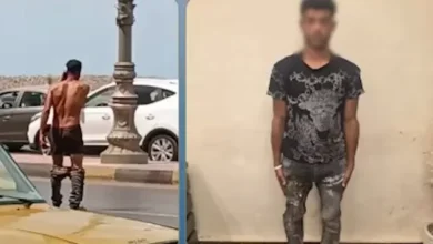 كشف ملابسات فيديو لشخص يخلع ملابسه في شوارع الإسكندرية