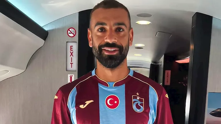 مالك ناد سعودي ينتقد انتقال صلاح إلى طرابزون: "ليس دوري التقاعد"