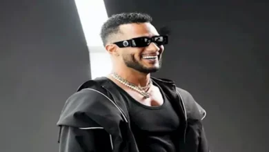 محمد رمضان يصل رأس البر بطائرة هليكوبتر استعداداً لحفله الغنائي