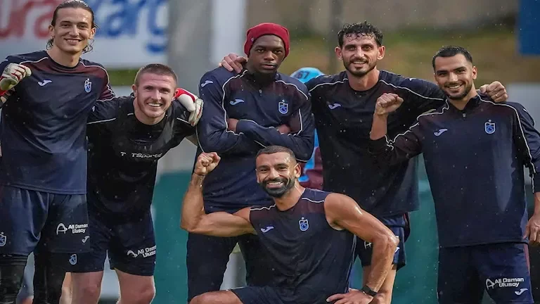 محمد صلاح يتدرب مع طرابزون تحضيراً لمواجهة فيرينكفاروش المجري