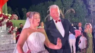 محمود حميدة يرقص مع ابنته في حفل زفافها - فيديو مؤثر وجميل