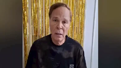 محمود عامر يناشد السيسي ووزير الصحة: رفقًا بكبار السن بعد حادث التأمين الصحي