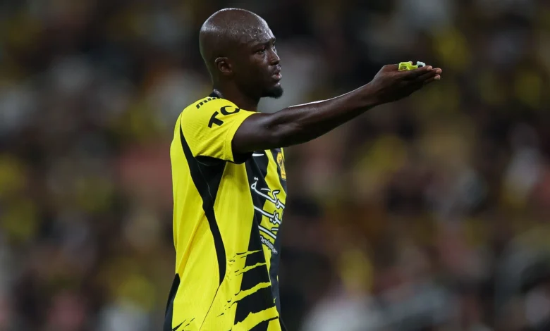 مدافع الاتحاد ينتقد حكم مباراة الخلود بعد قرارات مثيرة للجدل