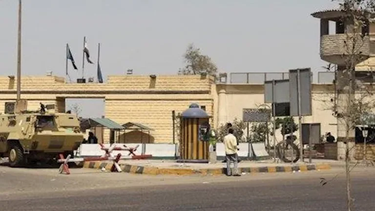 مصدر أمني يؤكد عدم صحة شائعة التعنت في تسليم الأدوية لذوي نزلاء سجن "العقرب"