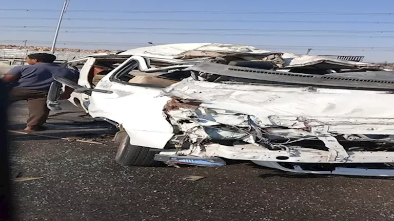 مصرع سيدتين وإصابة 6 أشخاص جراء انقلاب ميكروباص على الطريق الأوسطي