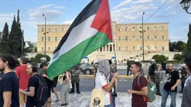 مظاهرات في اليونان تطالب الحكومة بقطع العلاقات مع إسرائيل بالأعلام الفلسطينية