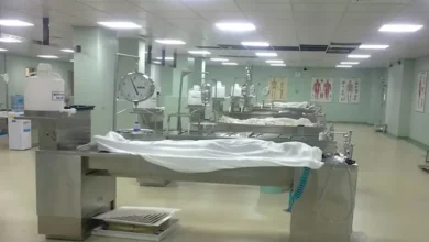 "مقتل أسرة كاملة في حادث مروع على طريق السخنة: تفاصيل الحادث"