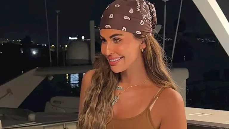مي سليم وميس حمدان تتألقان في شوارع اليونان وتجذبان الأنظار