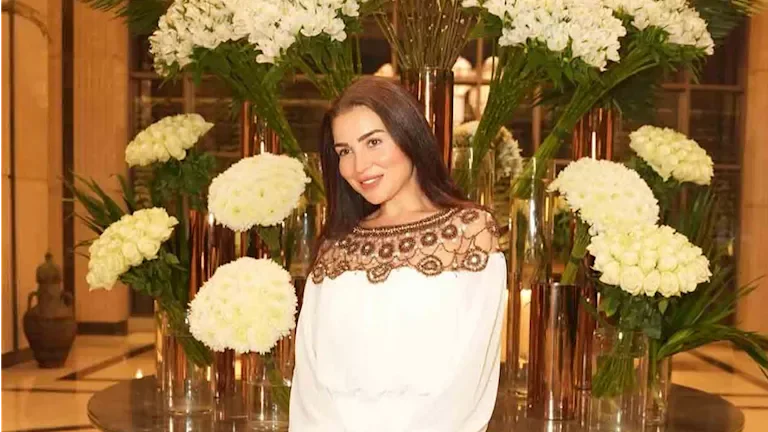 "مي عز الدين تتألق بإطلالة ملكة فرعونية والجمهور يشيد بجمالها"