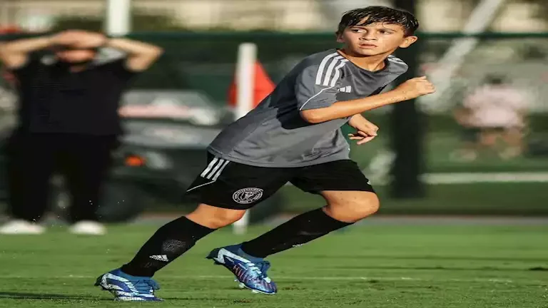ميسي يوضح موقفه من انتقال نجله إلى برشلونة بكلمة واحدة