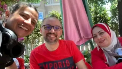 نادين خان تروج لمسلسل بنج كلي بصورة مع فريق العمل في 2026