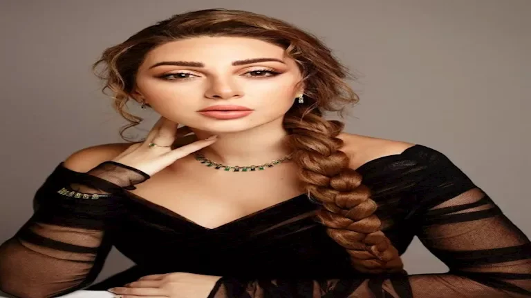 "ناقد موضة يتحدث عن إطلالة ميريام فارس المثالية لأجواء البحر"