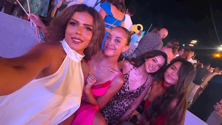 ناهد السباعي تنشر صورًا مع أسماء جلال ونجمات الفن في حفل شاهد بالساحل
