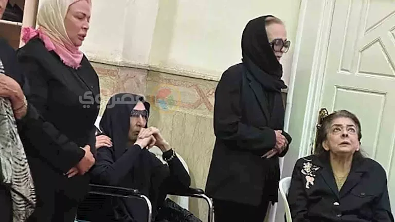 نجلاء فتحي تودع ابنتها ياسمين بحضور إلهام شاهين - صور مؤثرة