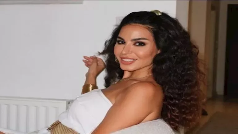 نسرين أمين تتألق بإطلالة صيفية ناعمة تخطف الأنظار بالأناقة