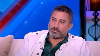 هادي الباجوري يتحدث عن تجربة زوجته الغنائية الأولى: "مش بدخل في شغلها"
