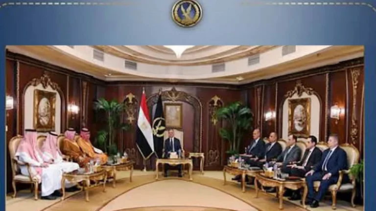 وزير الداخلية يناقش مع رئيس جامعة نايف سبل تعزيز التعاون الأمني وتبادل الخبرات في العراق 1 وزير الداخلية يناقش مع رئيس جامعة نايف سبل تعزيز التعاون الأمني وتبادل الخبرات في العراق