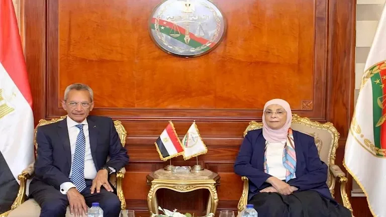 وزير الشؤون النيابية يزور رئيسة النيابة الإدارية لبحث سبل التعاون بعد توليها المنصب