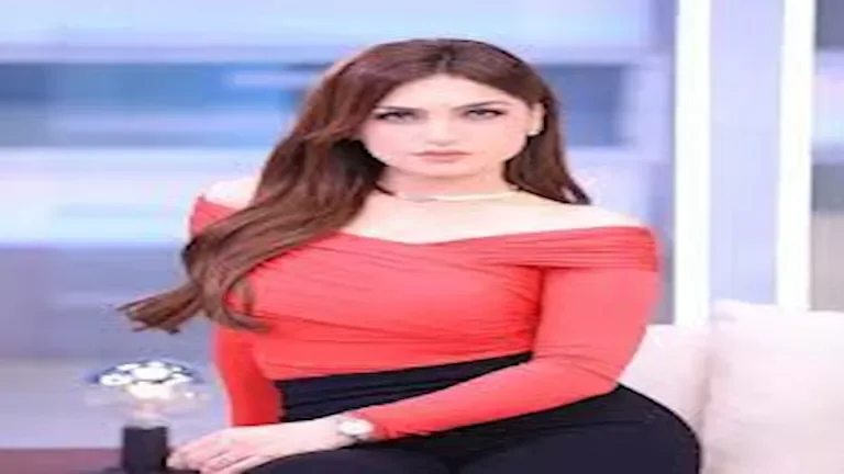 ياسمين عز تتألق بإطلالة كاجوال أنيقة في أحدث ظهور لها