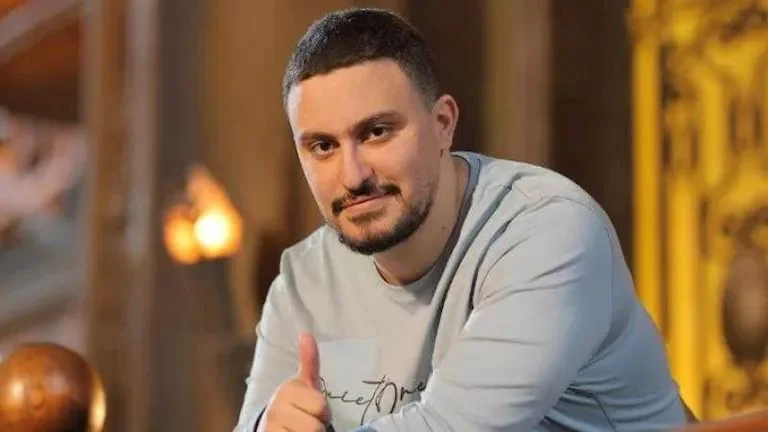 ياسين السقا: "أمي وأختي خط أحمر وسأتخذ إجراءات قانونية لحمايتهن"