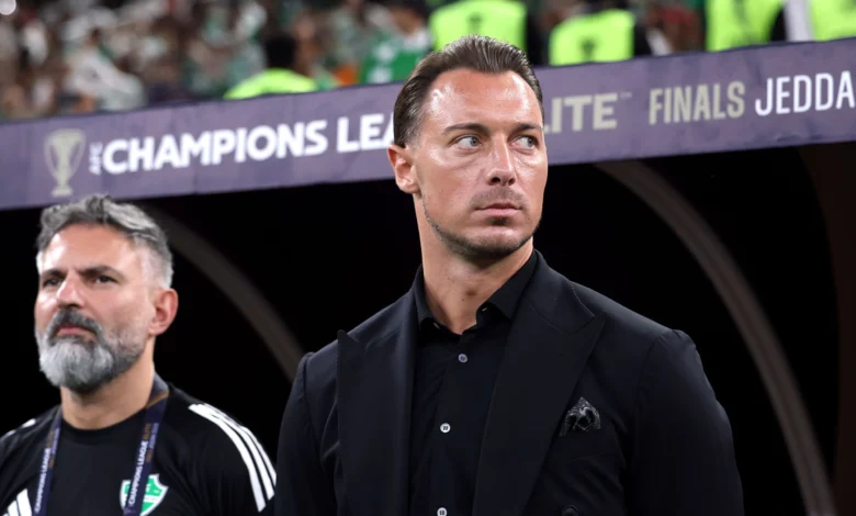 يايسله يرفع مدرب الاتحاد إلى قمة دوري روشن قبل انطلاق أول مباراة