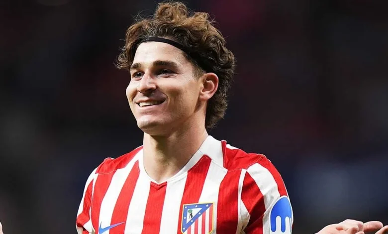 أتلتيكو مدريد يخطط لعرض جوليان ألفاريز على برشلونة في يناير