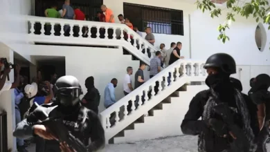 أمريكا تستلم 18 مشتبهاً في اغتيال الرئيس الهايتي على متن طائرة عسكرية 3 أمريكا تستلم 18 مشتبهاً في اغتيال الرئيس الهايتي على متن طائرة عسكرية
