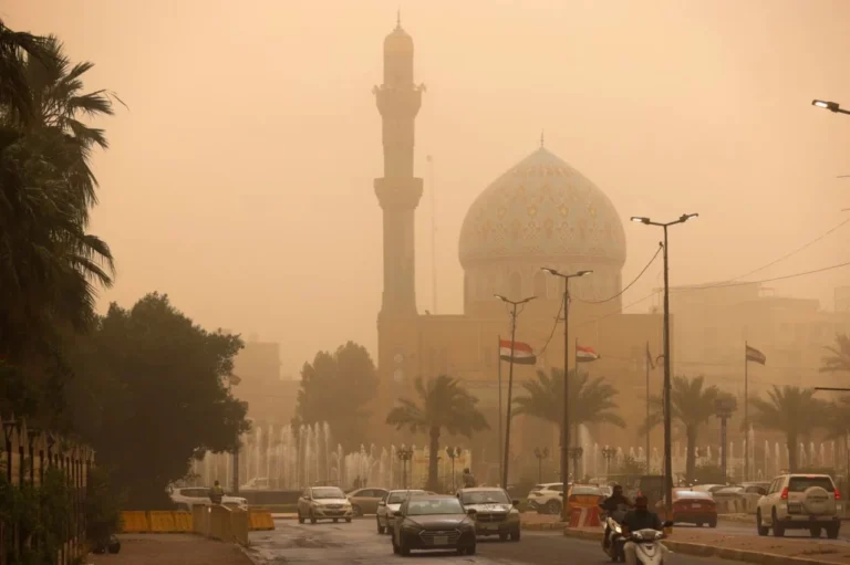 إحصائية: العراق سيواجه 300 يوم من العواصف الرملية والترابية سنوياً