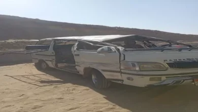 إصابة 11 عاملاً جراء انقلاب سيارة ميكروباص على الطريق الإقليمي