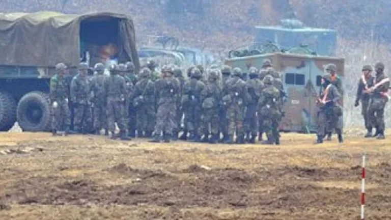 إصابة 3 جنود من كوريا الجنوبية بانفجار في المنطقة منزوعة السلاح 1 إصابة 3 جنود من كوريا الجنوبية بانفجار في المنطقة منزوعة السلاح