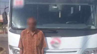 إصابة طالبة أثناء نزولها من ميني باص في الشروق ووالدتها ترفض تحرير محضر