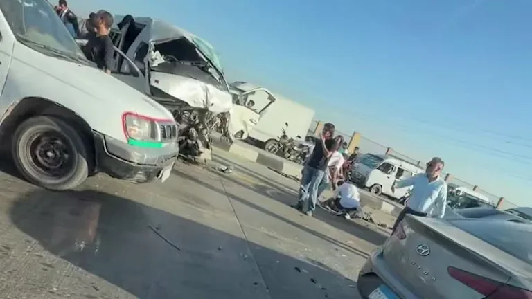 ارتفاع حصيلة حادث الطريق السياحي إلى 10 مصابين وتحطم عدد من السيارات