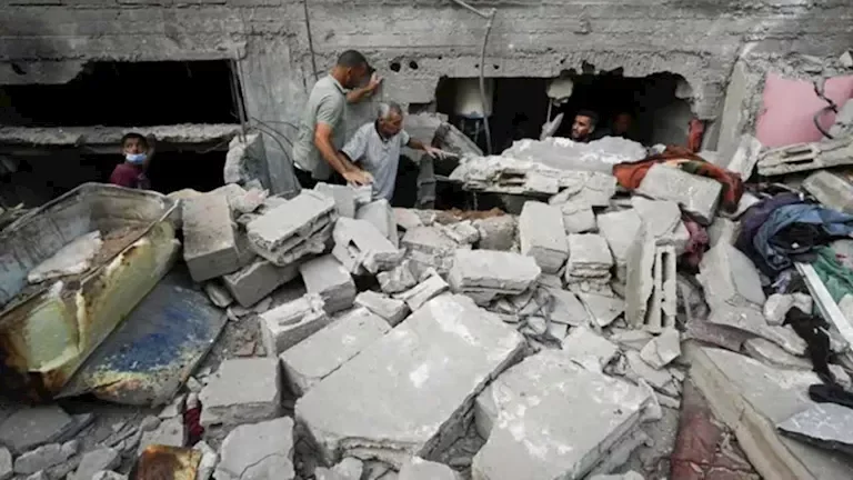 ارتفاع حصيلة ضحايا انهيار مبنى سكني في غزة إلى 14 قتيلا بينهم 5 أطفال