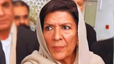 اعتقال شقيقة عمران خان من قبل الشرطة الباكستانية قبل الاحتجاجات