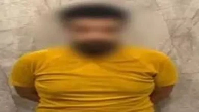 اعتقال عاطل اعتدى على والدته بعد رفضها منحه أموالاً في العراق