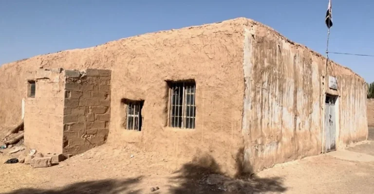 التربية تبدأ إجراءات معالجة المدارس الركفانية والطينية