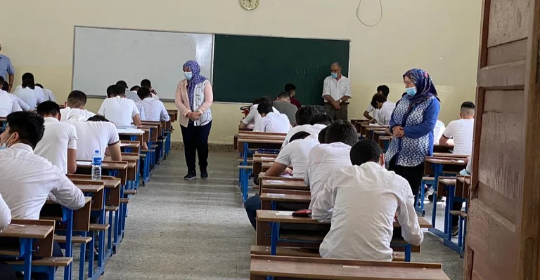 التربية تُحدد "ستة ألوان" لزي طلبة الثانويات في العراق