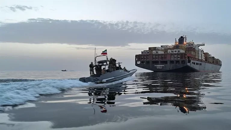 الحرس الثوري الإيراني يُشدّد على قدرته في فرض إرادته بمضيق هرمز