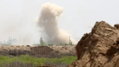 الحوثيون يستهدفون طريقًا حيويًا يربط تعز ولحج في اليمن